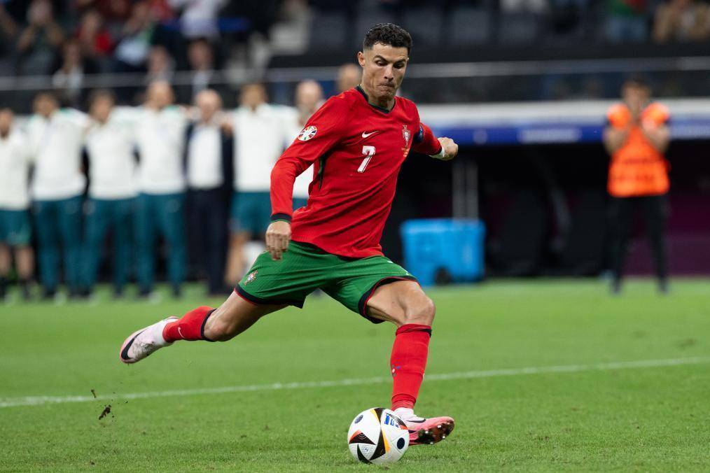 与之呼应的 与之呼应的